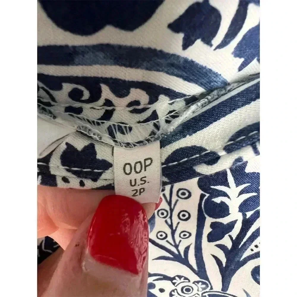Chico's Women's Petite Paisley‎ Cropped Pants Blue Size 00P(Chicos) or 2P